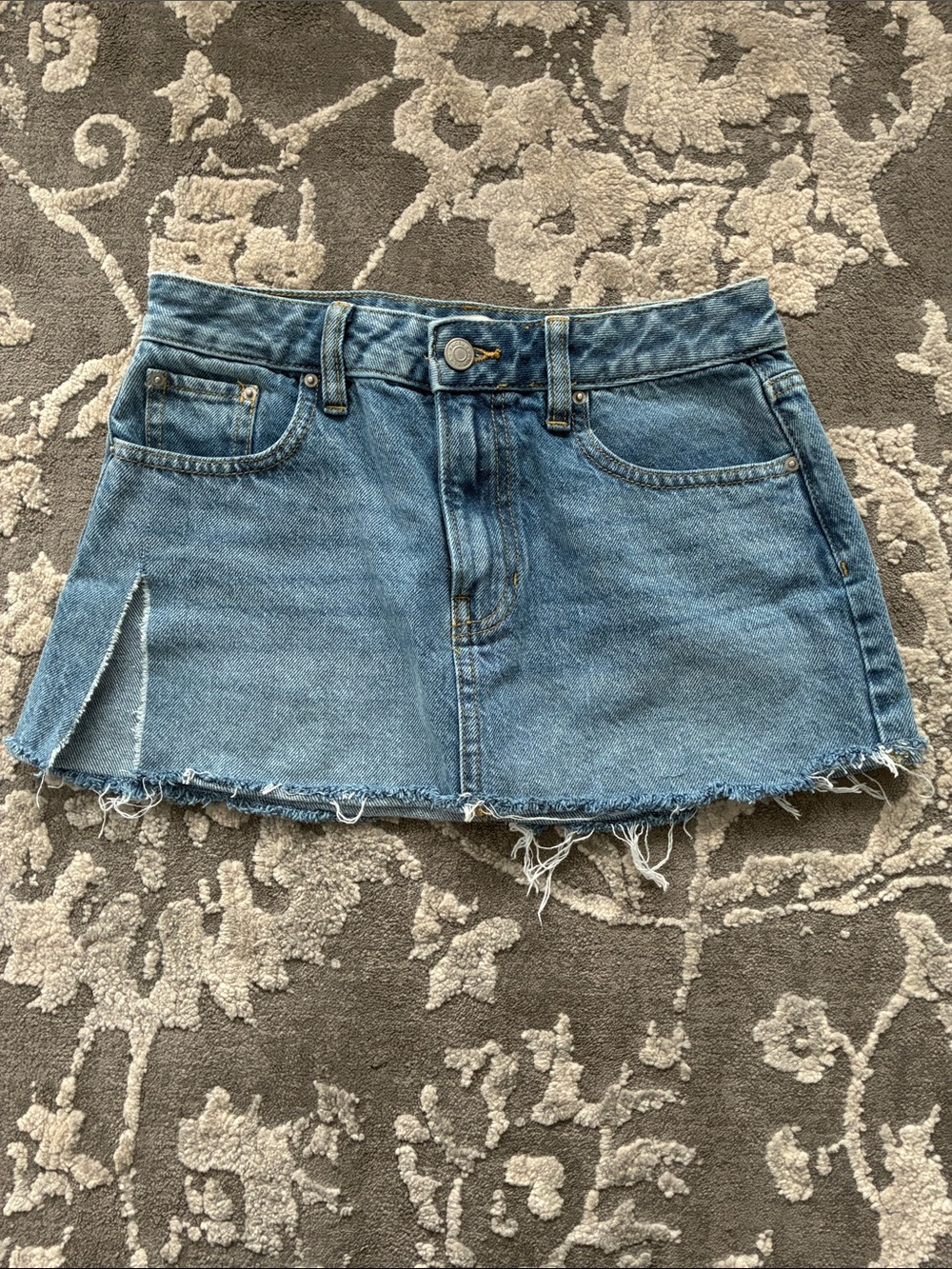 Classic Blue Denim Mini Skirt - Casual Frayed Hem And Slit